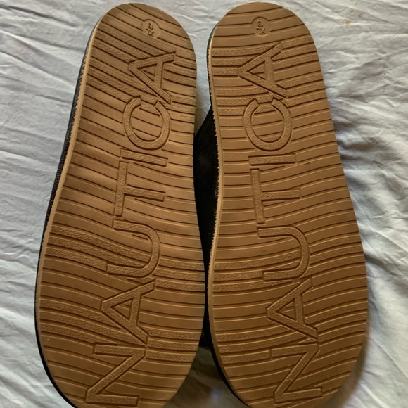 Like new men’s size 13 Nautical slippers - Picture 4 of 9